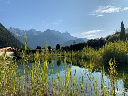 Familienhotel - Ponyreiten - Tirol - Der Schwimmteich - Naturhotel Kitzspitz