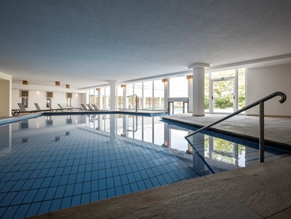 Familienhotel - Schwimmkurse im Hotel - Italien - Innenpool - Das Mühlwald - Quality Time Family Resort