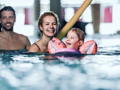 Familienhotel - Kinderbetreuung - Österreich - Schwimmen mit Kindern - Familienresort Ellmauhof - das echte All Inclusive ****S