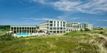 Familienhotel - Kinderbetreuung - Nordsee - Außenansicht vom A-ROSA Sylt - A-ROSA Sylt