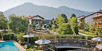 Familienhotel - Kletterwand - Bayern - Blick über den Park - Hotel Bachmair Weissach