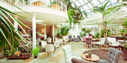 Familienhotel - Pools: Innenpool - Harz - Palmengarten vom SPA & Wellness Resort Romantischer Winkel - Romantischer Winkel - RoLigio® & Wellness Resort