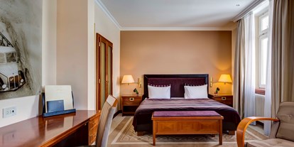 Familienhotel - Preisniveau: exklusiv - Schweiz - Deluxe Zimmer im Kempinski St. Moritz - Grand Hotel des Bains Kempinski St. Moritz