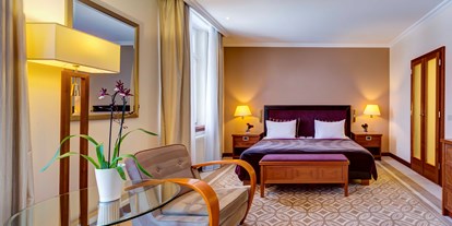Familienhotel - Preisniveau: exklusiv - Schweiz - Grand Deluxe Zimmer im Kempinski St. Moritz - Grand Hotel des Bains Kempinski St. Moritz