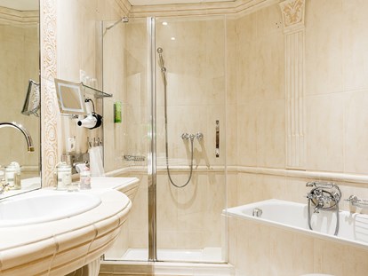 Familienhotel - Umgebungsschwerpunkt: am Land - Schweiz - Badezimmer Deluxe Doppelzimmer - Albergo Losone