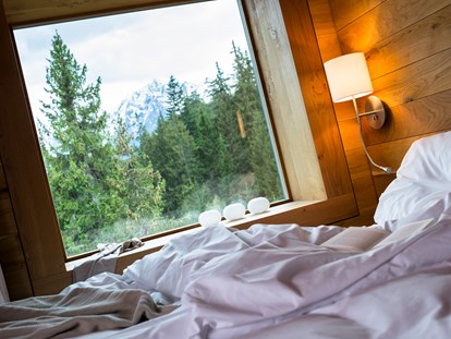 Familienhotel - Suiten mit extra Kinderzimmer - Schweiz - Schlafzimmer - rocksresort