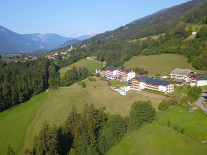 Familienhotel - Wellnessbereich - Kärnten - Hotel Glocknerhof in Kärnten umgeben von Wiesen und Wäldern: https://www.glocknerhof.at/hotel-glocknerhof-kaernten.html - Hotel Glocknerhof