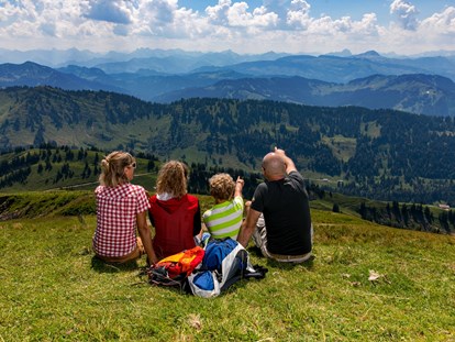 Familienhotel - Spielplatz - Allgäu - Zeit für Familie. Zeit zum Wandern. - MONDI Resort Oberstaufen