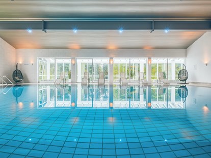 Familienhotel - Kinderbetreuung in Altersgruppen - Deutschland - Hotelschwimmbad - MONDI Resort Oberstaufen