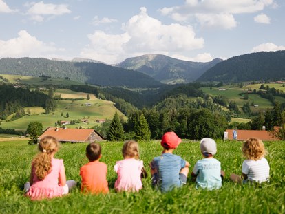 Familienhotel - Kinderbetreuung in Altersgruppen - Deutschland - Aussicht vom Resort - MONDI Resort Oberstaufen