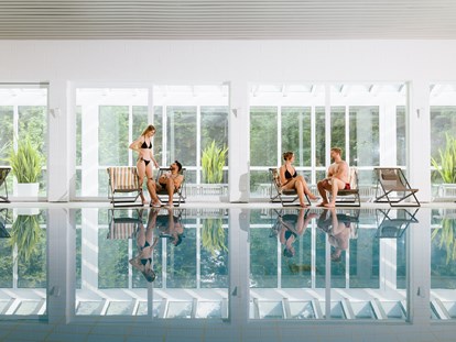Familienhotel - Kinderbetreuung in Altersgruppen - Deutschland - Schwimmbad - MONDI Resort Oberstaufen