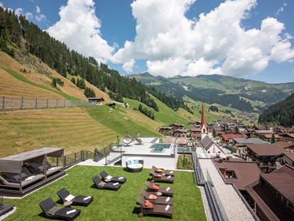 Familienhotel - Wellnessbereich - Tirol - "Over the top"  - Aktiv-& Wellnesshotel Bergfried