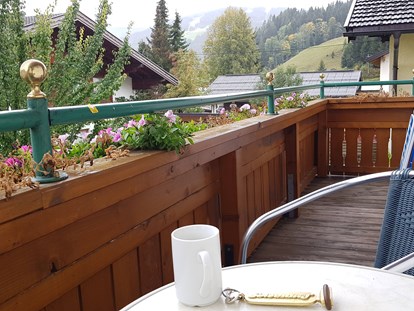 Familienhotel - Pools: Außenpool beheizt - Österreich - Balkon - Hotel Felsenhof