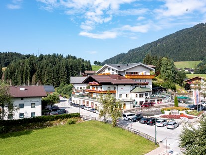 Familienhotel - Pools: Außenpool beheizt - Österreich - Hotel Felsenhof in Flachau, SalzburgerLand - Hotel Felsenhof