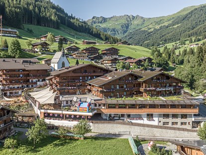 Familienhotel - Garten - Tirol - Hotelansicht - Galtenberg Family & Wellness Resort