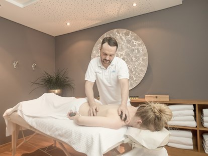 Familienhotel - Wellnessbereich - Schweiz - Massagen vom hauseigenen Masseur - Gorfion Familotel Liechtenstein
