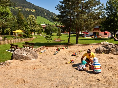 Familienhotel - Pools: Schwimmteich - Österreich - Sandspielplatz bei Sonnberg - Sonnberg Ferienanlage