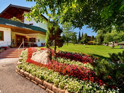 Familienhotel - Pools: Schwimmteich - Österreich - Eingangsbereich Sonnberg Ferienanlage - Sonnberg Ferienanlage