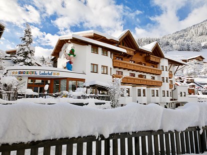 Familienhotel - Ponyreiten - Tirol - Kinderhotel Laderhof