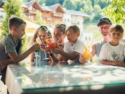 Familienhotel - Wellnessbereich - Tirol - Familienurlaub im Laderhof ist die Zeit, in der es allen Familienmitgliedern gut geht! - Kinderhotel Laderhof
