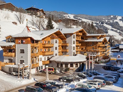 Familienhotel - Kirchdorf in Tirol - Außenansicht WInter Hotel Sonne - ALL INCLUSIVE Hotel DIE SONNE