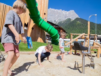 Familienhotel - Garten - Tirol - Tirolerhof Familotel Zugspitze