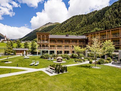 Familienhotel - Sauna - Südtirol - Hotel (Außenansicht) Sommer - Hotel Masl
