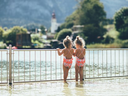 Familienhotel - Pools: Schwimmteich - Österreich - Babyteich - POST Family Resort