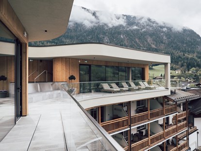 Familienhotel - Pools: Schwimmteich - Österreich - Dach SPA - POST Family Resort