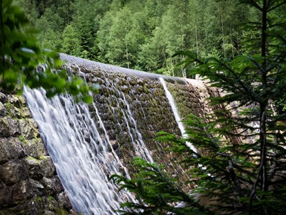 Familienhotel - Verpflegung: Halbpension - Deutschland - Bei einem Ausflug auf die Lausche - kann auch in das angrenzende tschechische Gebirge gewandert werden mit vielen natürlichen Plätzen zur Entspannung - Trixi Ferienpark Zittauer Gebirge