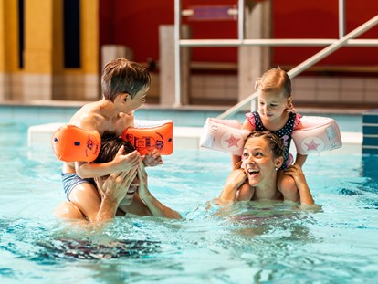 Familienhotel - Kinderbetreuung in Altersgruppen - Deutschland - Badegärten Eibenstock  - Hotel Am Bühl