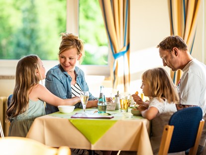 Familienhotel - Kinderbetreuung in Altersgruppen - Deutschland - Bankettsaal  - Hotel Am Bühl