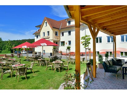 Familienhotel - Einzelzimmer mit Kinderbett - Thüringen - Hausansicht
 - Familienhotel Rhön Feeling 