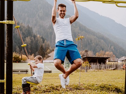 Familienhotel - Sauna - Südtirol - Wie der Papa - so der Sohn! ☺️ - Hotel Bergschlössl