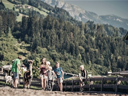 Familienhotel - Ponyreiten - Tirol - Natur - Mia Alpina Zillertal Family Retreat