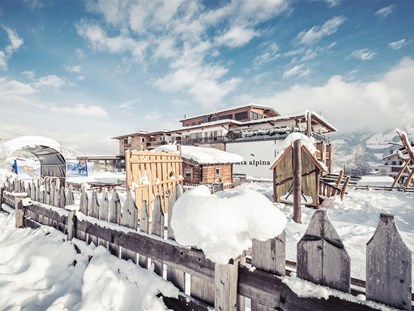 Familienhotel - Ponyreiten - Tirol - Winterlamdschaft - Mia Alpina Zillertal Family Retreat