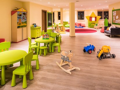 Familienhotel - Garten - Tirol - STAR.Club - Kinderbetreuung für alle Kinder ab dem 6. Lebenstag - Baby- & Kinderhotel Laurentius