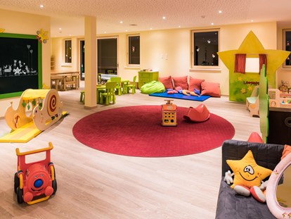 Familienhotel - Garten - Tirol - STAR.Club - Kinderbetreuung für alle Kinder ab dem 6. Lebenstag - Baby- & Kinderhotel Laurentius