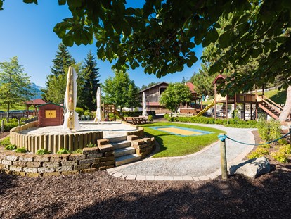 Familienhotel - Garten - Tirol - hotelexklusiver Spielepark  - Furgli Hotels