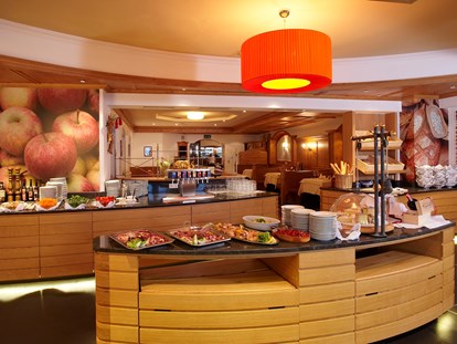 Familienhotel - Garten - Tirol - Buffet Restaurant - Furgli Hotels