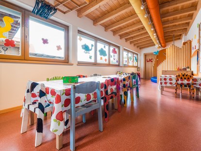 Familienhotel - Garten - Tirol - Kinder-Spielzimmer - Furgli Hotels
