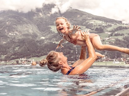 Familienhotel - Garten - Tirol - Poolparty - Alpin Family Resort Seetal
