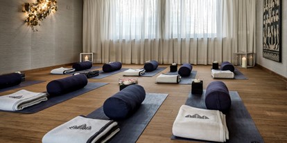 Familienhotel - Wellnessbereich - Schweiz - Yoga Raum - Tschuggen Grand Hotel