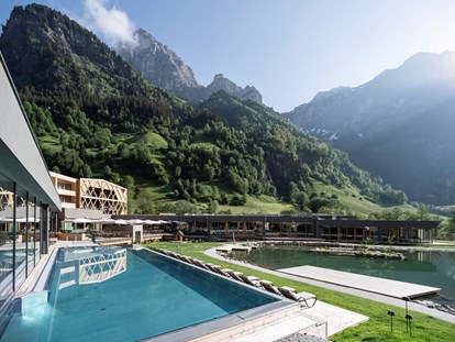 Familienhotel - Pools: Schwimmteich - Italien - Feuerstein Nature Family Resort auf 1.250 Meter Meereshöhe - Feuerstein Nature Family Resort