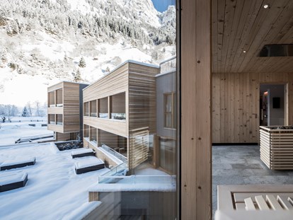 Familienhotel - Ponyreiten - Südtirol - Sauna mit Aussicht - Feuerstein Nature Family Resort