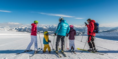 Familienhotel - Skikurs direkt beim Hotel - Kärnten - Genuss beim Ski Fahren mit der Familie - Familienhotel Hinteregger