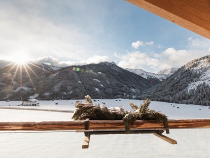 Familienhotel - Garten - Tirol - Unsere Aussicht von den Balkonen unserer Familiensuiten - Almfamilyhotel Scherer****s - Familotel Osttirol