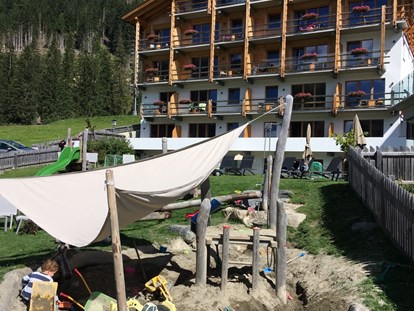 Familienhotel - Ponyreiten - Tirol - Spielplatz - Almfamilyhotel Scherer****s - Familotel Osttirol