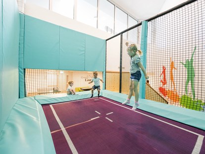 Familienhotel - Tennis - Österreich - Indoor-Trampolin - Kinderhotel Waldhof