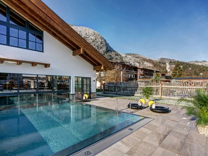 Familienhotel - Pools: Schwimmteich - Österreich - Thermal-Wasserwelt: Außenpool - Familien und Vitalhotel Mühlpointhof ***S